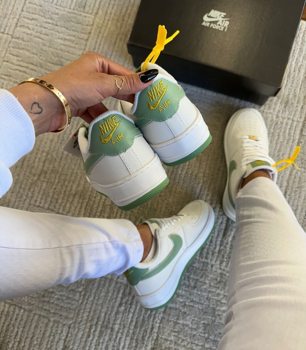 Tênis Nike Air Force Grama Premium