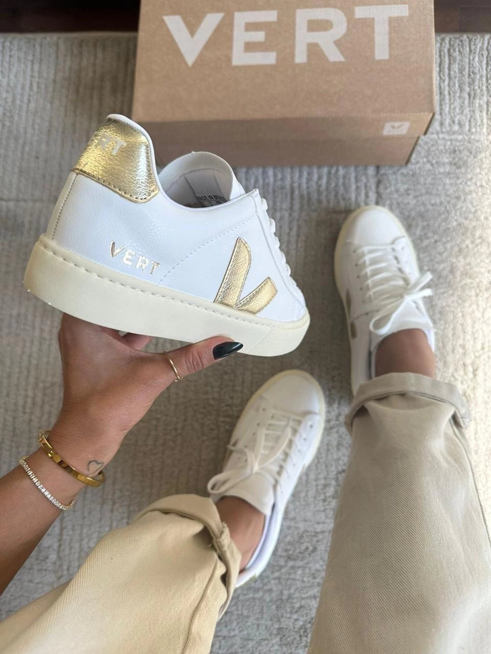 Tênis V Cadarço Branco Ouro Premium