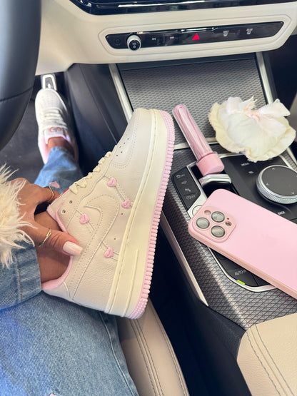 Tênis Nike Air Force Valentine´s Day - Edição 2025