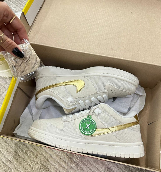 Tênis Nike Dunk Low Off Gliter Ouro
