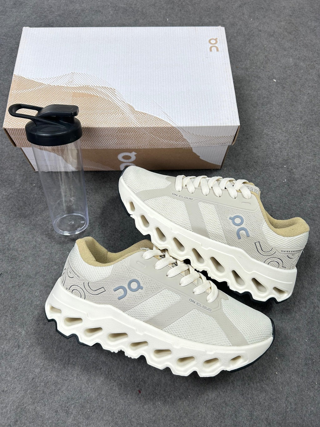 Tênis On Cloudtilt Bege Refletível