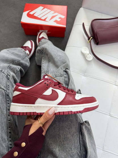 Tênis Nike Dunk Low Bordô Couro