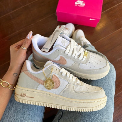 Tênis Nike Air Force Branco Rose Medalha