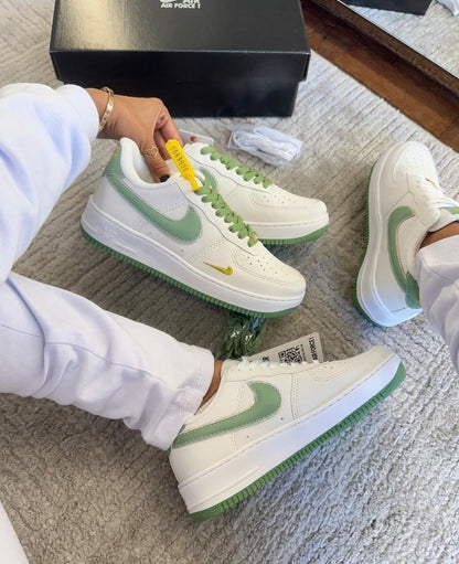 Tênis Nike Air Force Grama Premium