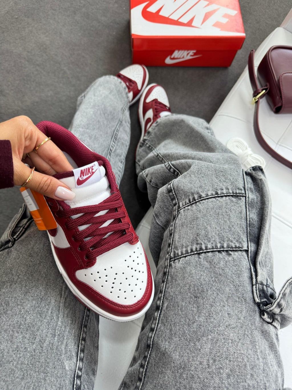 Tênis Nike Dunk Low Bordô Couro