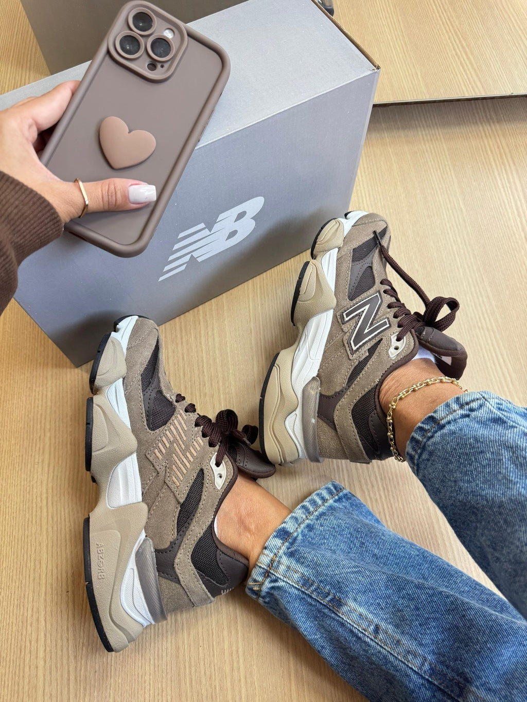 Tênis New Balance 9060 Castor Café Couro 100% Legítimo