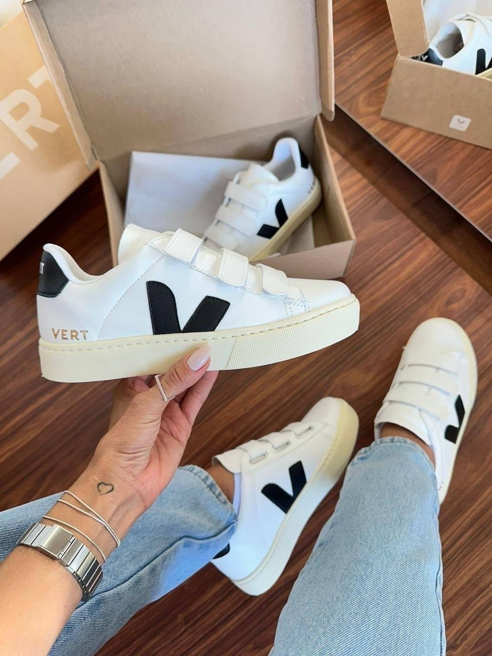 Tênis V Velcro Branco e Preto