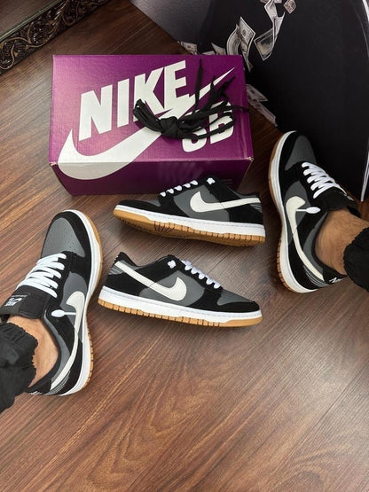 Tênis Nike Dunk Low Preto Camurça