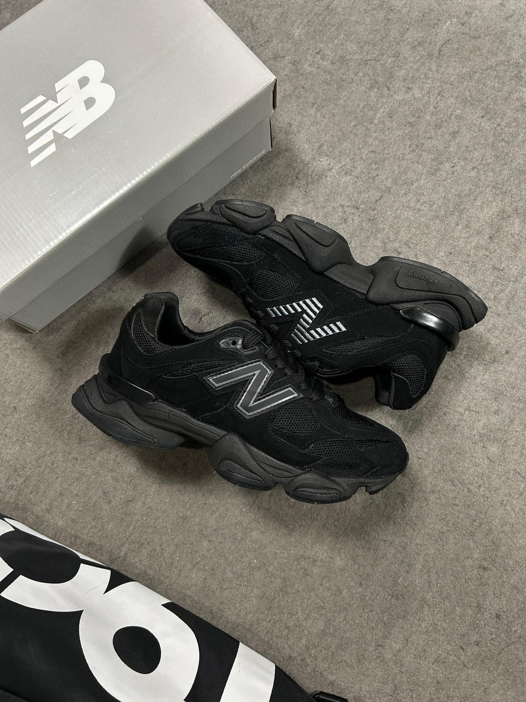 Tênis New Balance 9060 Blackout Couro 100% Legítimo