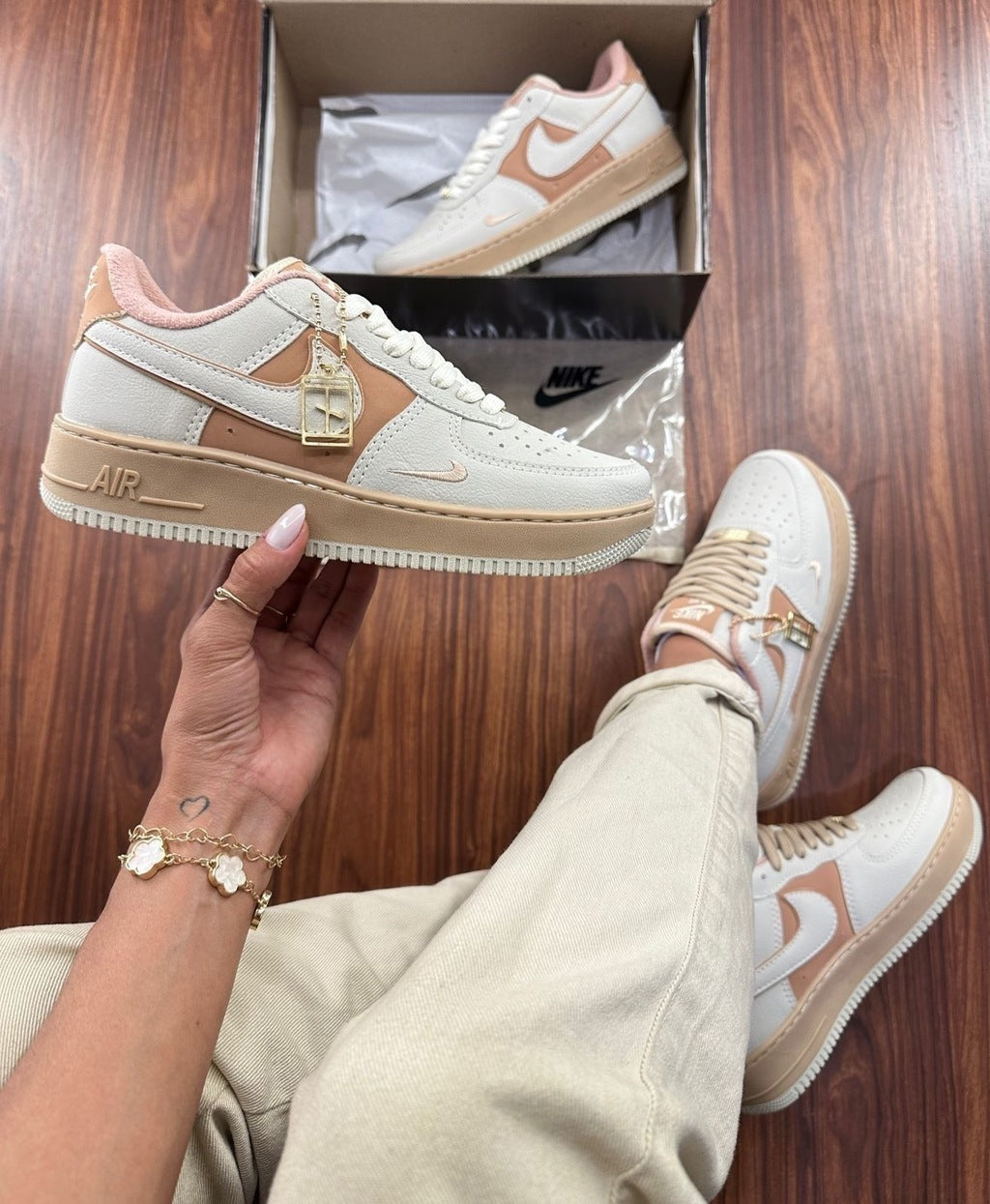 Tênis Nike Air Force Nubuck Rosado