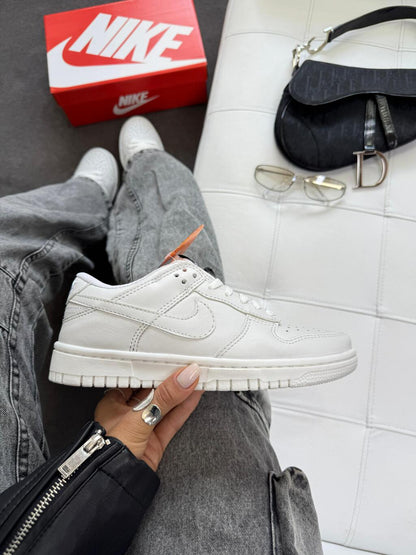 Tênis Nike Dunk Low Branco Couro