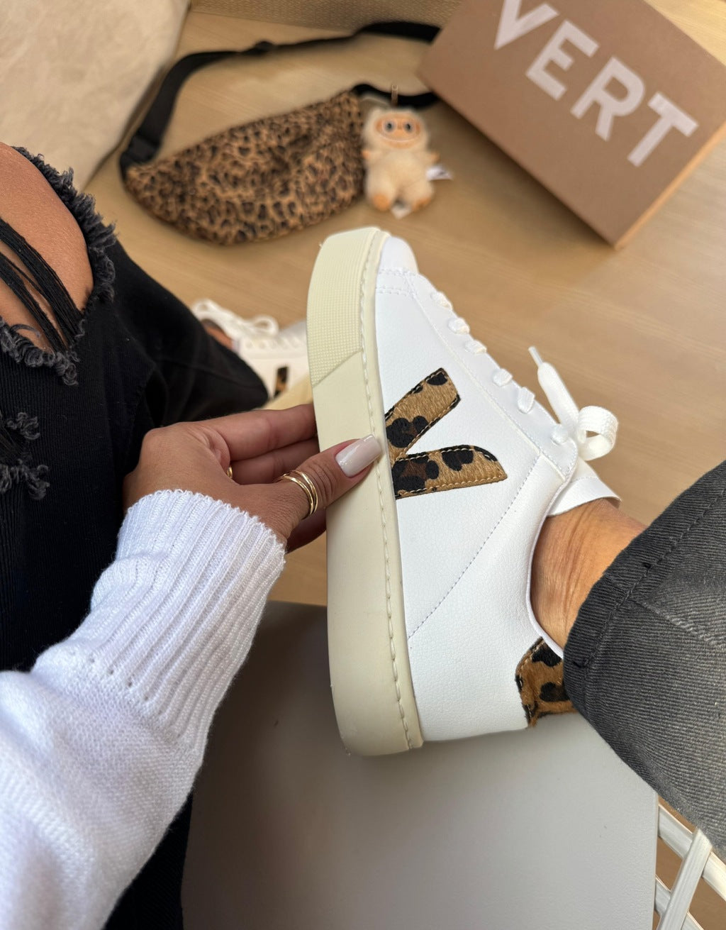 Tênis V Cadarço Branco Animal Print
