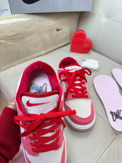 Tênis Nike Dunk Low Red Strangelove