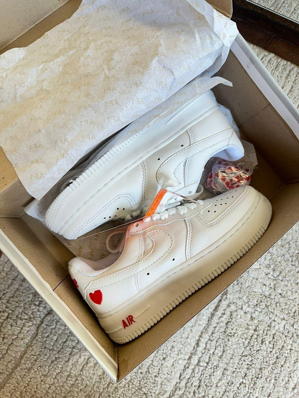 Tênis Nike Air Force Love - Edição Limitada