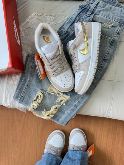 Tênis Nike Dunk Low Bege Ouro