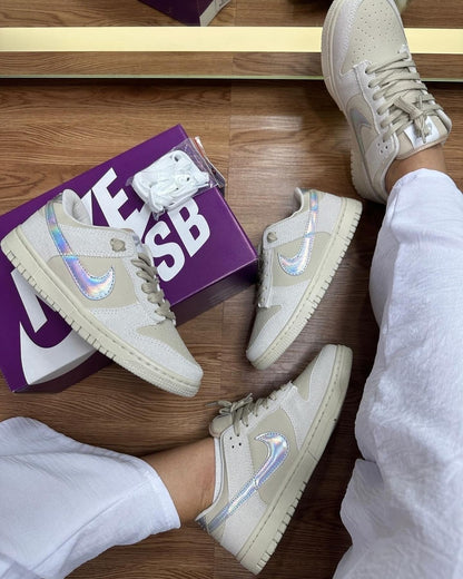Tênis Nike Dunk Low Nude Holográfico