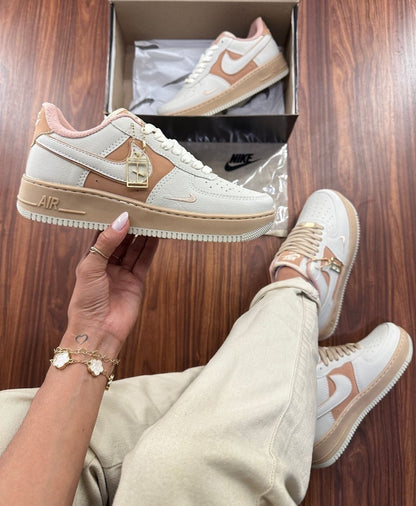 Tênis Nike Air Force Nubuck Rosado