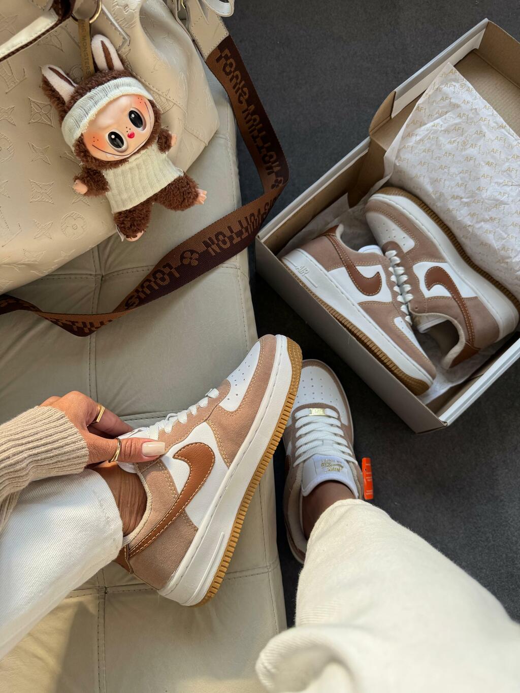 Tênis Nike Air Force Branco Caramelo