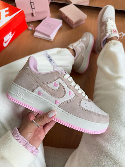 Tênis Nike Air Force Vanilla Heart Prime