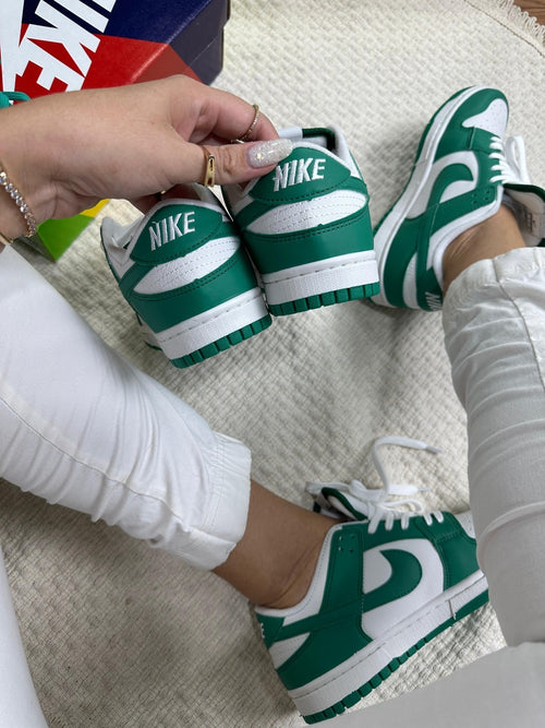 Tênis Nike Dunk Low Branco e Verde