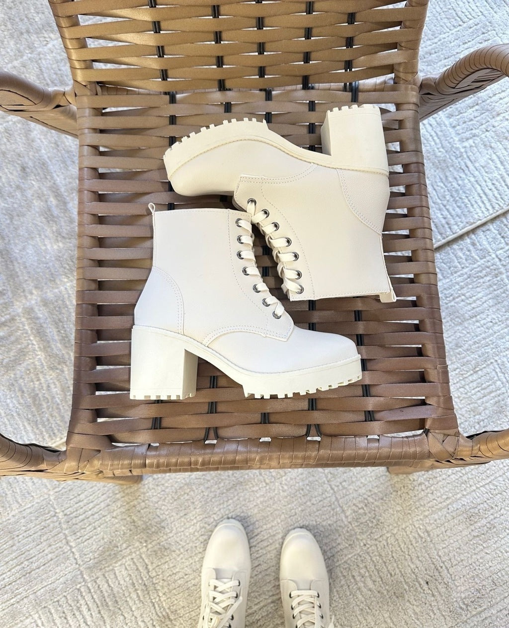 Bota Coturno Antonela Creme Prime