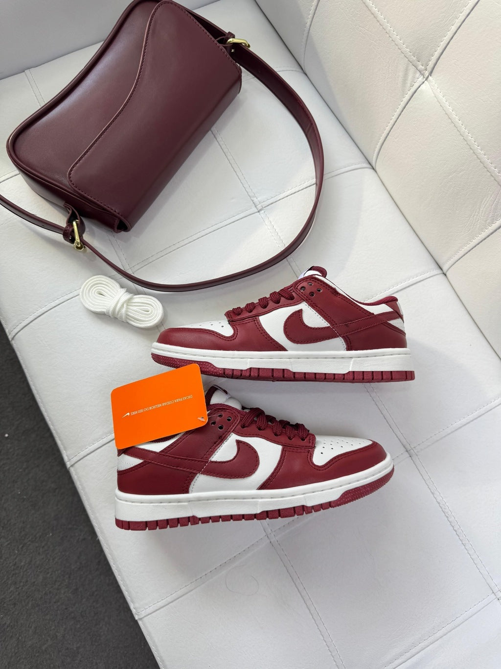 Tênis Nike Dunk Low Bordô Couro