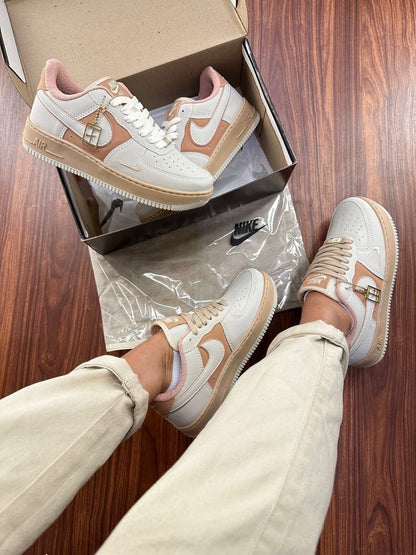 Tênis Nike Air Force Nubuck Rosado