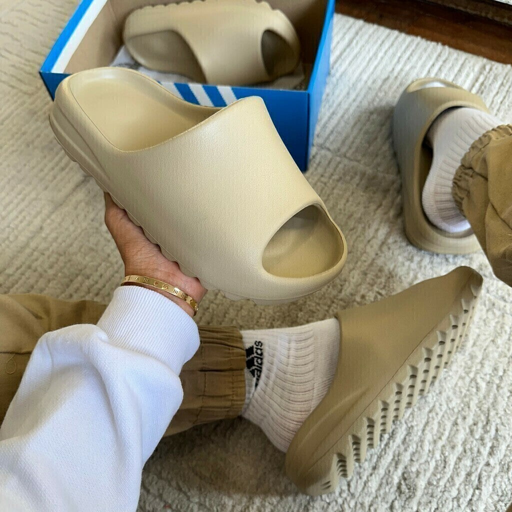 Slide Adidas Yeezy  Nuvem Premium