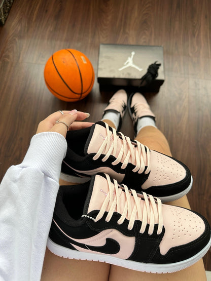 Tênis Nike Jordan Low Camurça Preto e Rosa