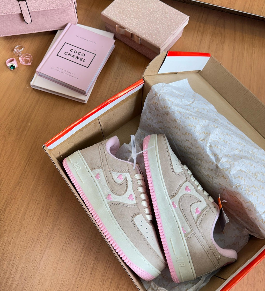 Tênis Nike Air Force Vanilla Heart Prime