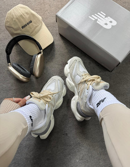 Tênis New Balance 9060 Cinza Off Couro 100% Legítimo