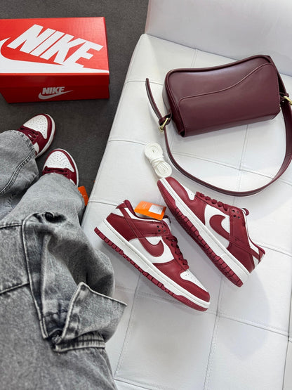 Tênis Nike Dunk Low Bordô Couro