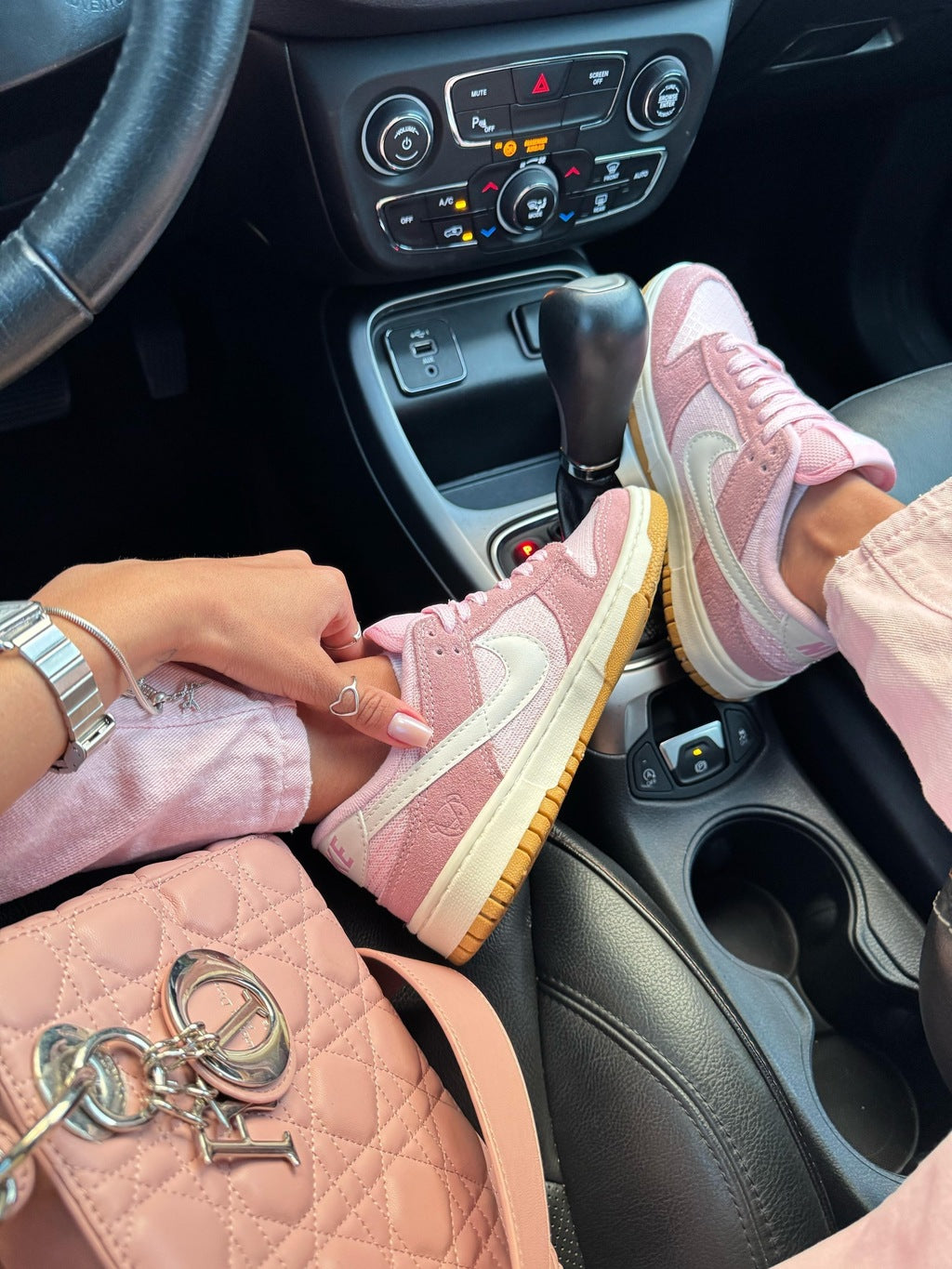 Tênis Nike Dunk Low Rosa BB Teddy Bear