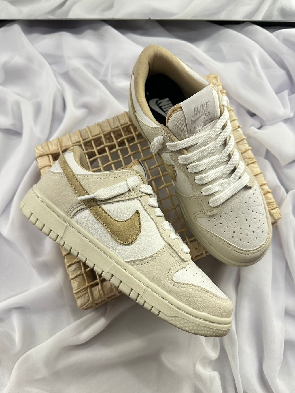 Tênis Nike Dunk Off Ouro Prime