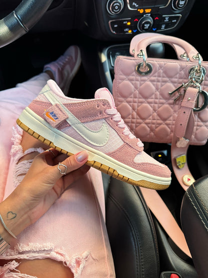 Tênis Nike Dunk Low Rosa BB Teddy Bear