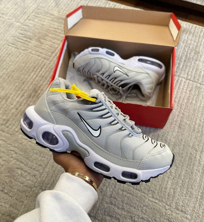 Tênis Nike Air Max TN Cinza