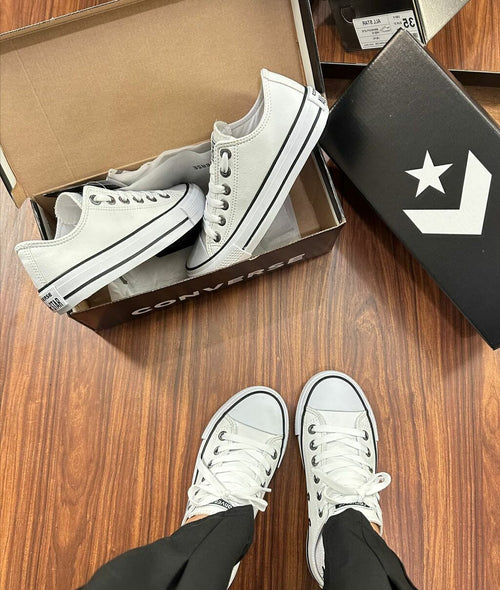 Tênis All Star Branco e Preto Couro