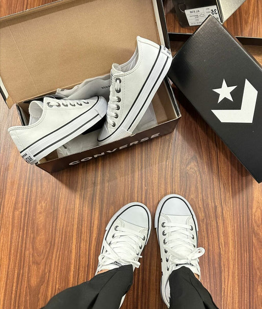 Tênis All Star Branco e Preto Couro