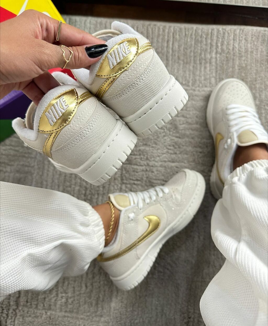 Tênis Nike Dunk Low Off Gliter Ouro