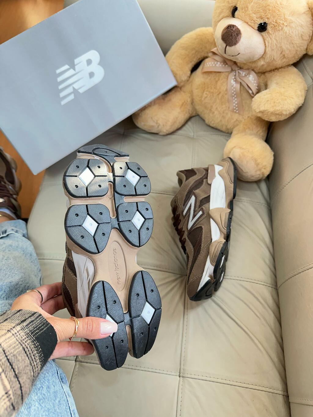 Tênis New Balance 9060 Marrom Couro 100% Legítimo