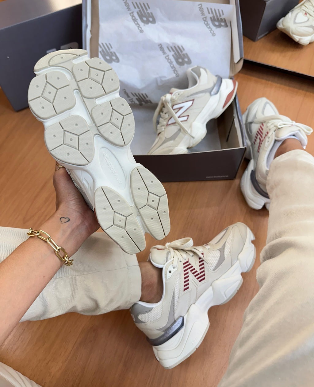 Tênis New Balance 9060 Off White Borgonha Couro 100% Legítimo