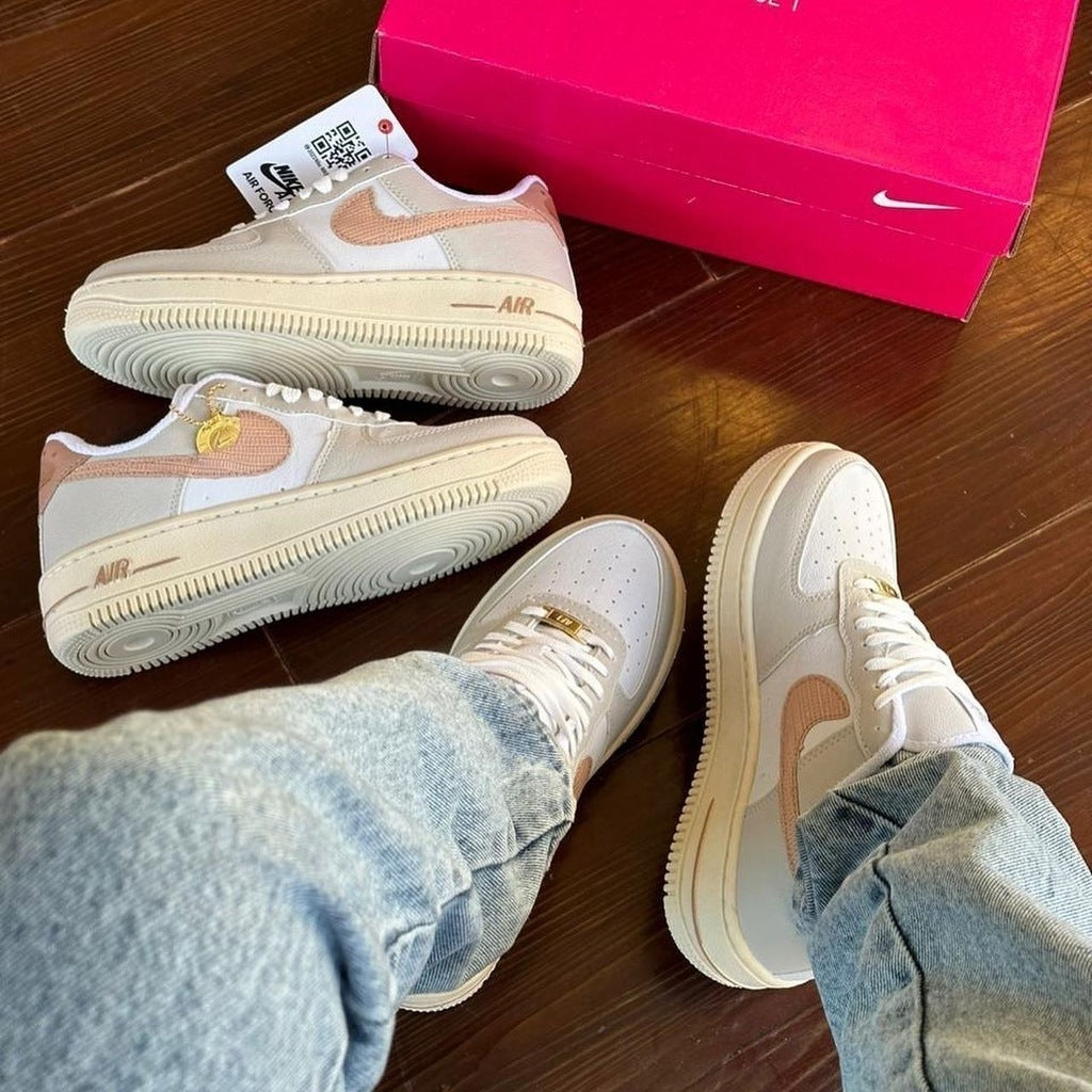 Tênis Nike Air Force Branco Rose Medalha