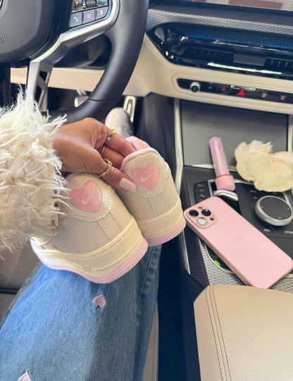 Tênis Nike Air Force Valentine´s Day - Edição 2025