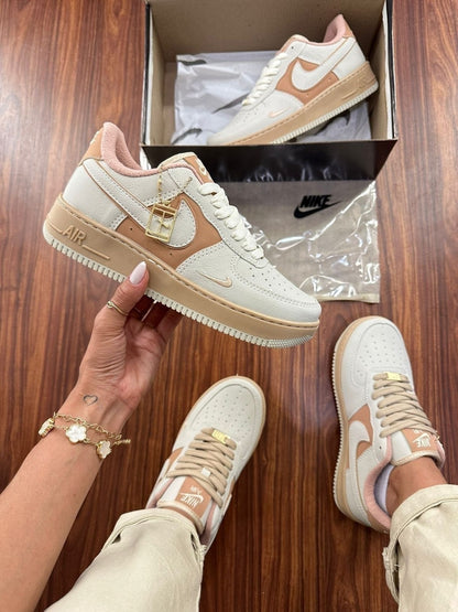 Tênis Nike Air Force Nubuck Rosado