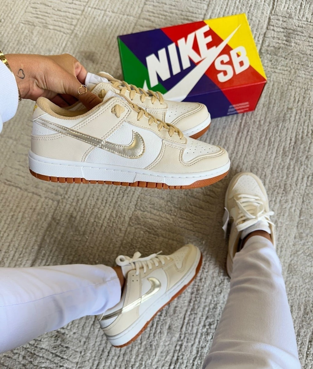 Tênis Nike Dunk Low Ouro Prime