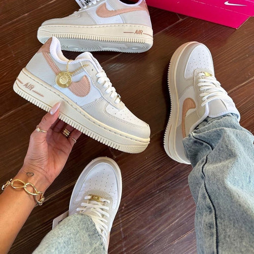 Tênis Nike Air Force Branco Rose Medalha