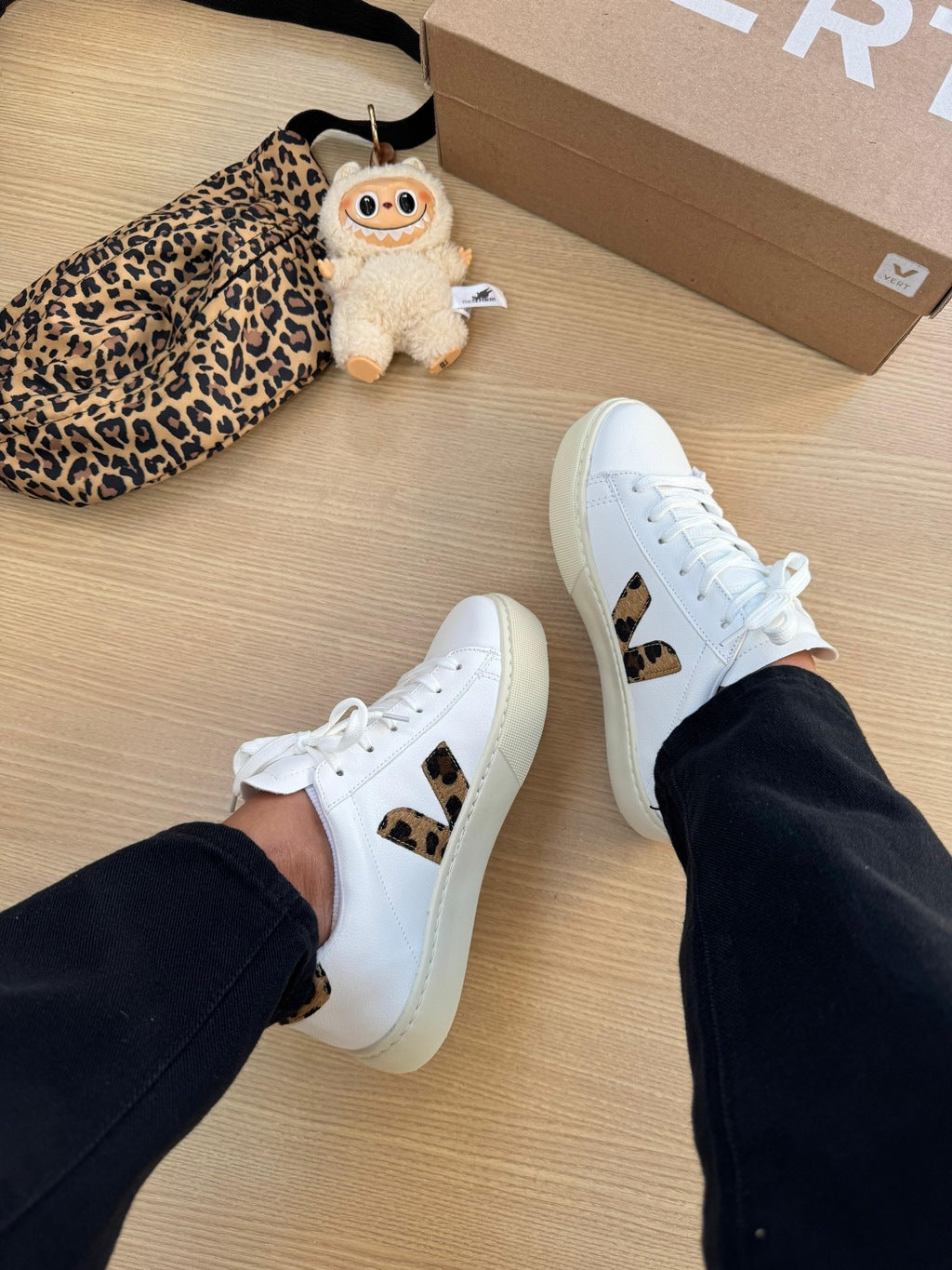 Tênis V Cadarço Branco Animal Print