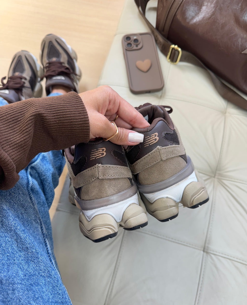 Tênis New Balance 9060 Castor Café Couro 100% Legítimo