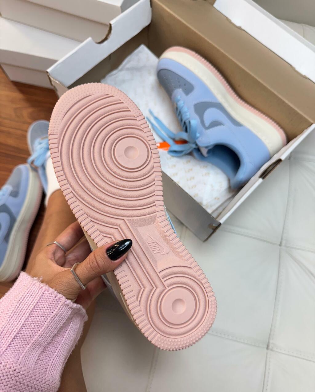 Tênis Nike Air Force Azul e Rosa Bebe Premium