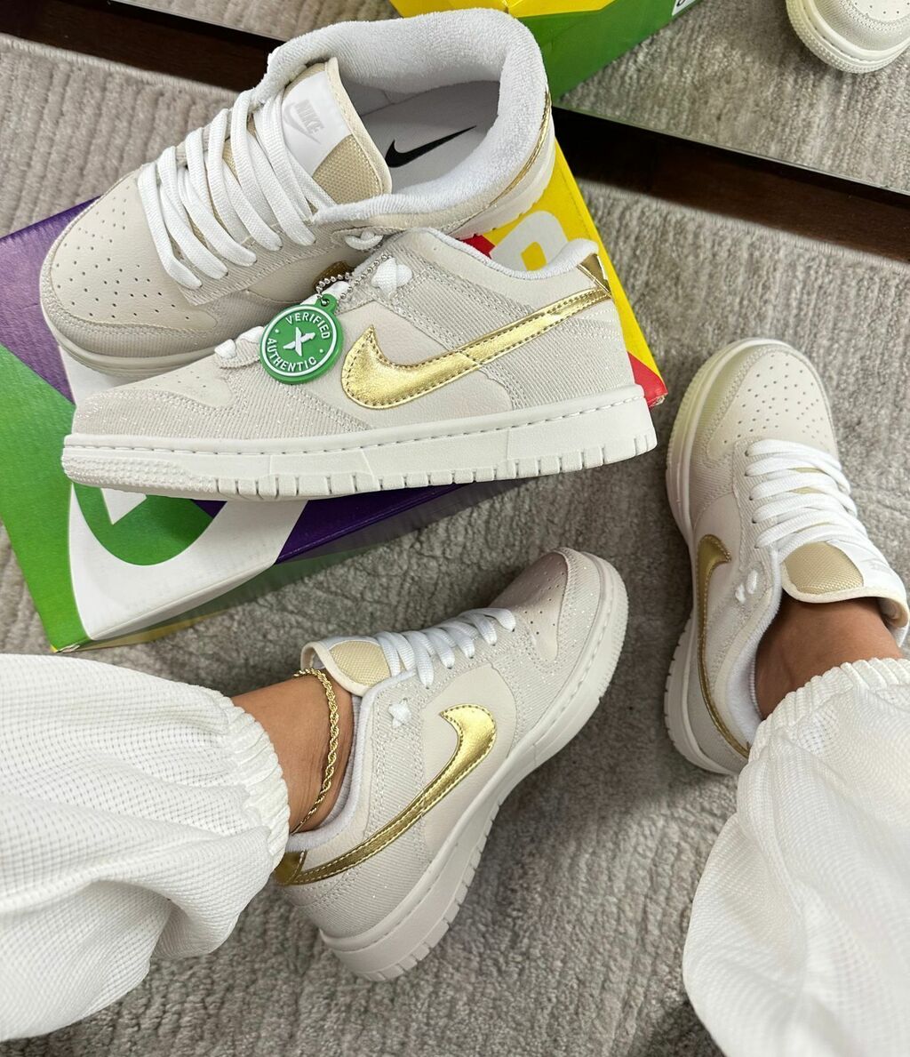 Tênis Nike Dunk Low Off Gliter Ouro